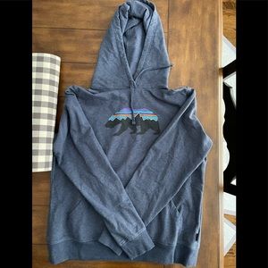 Men’s Patagonia sweatshirt size L